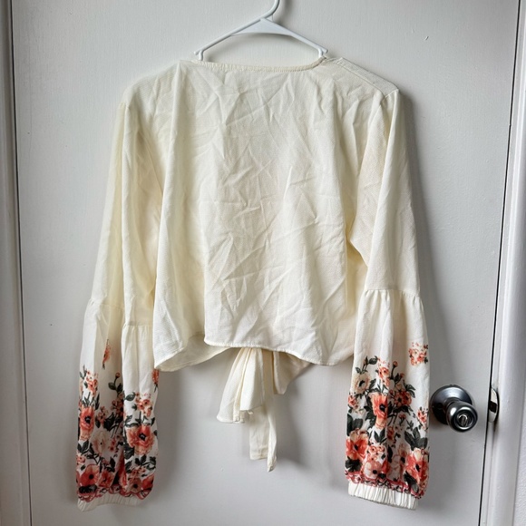 Long sleeve floral/white top Shein, size XL - Picture 6 of 8